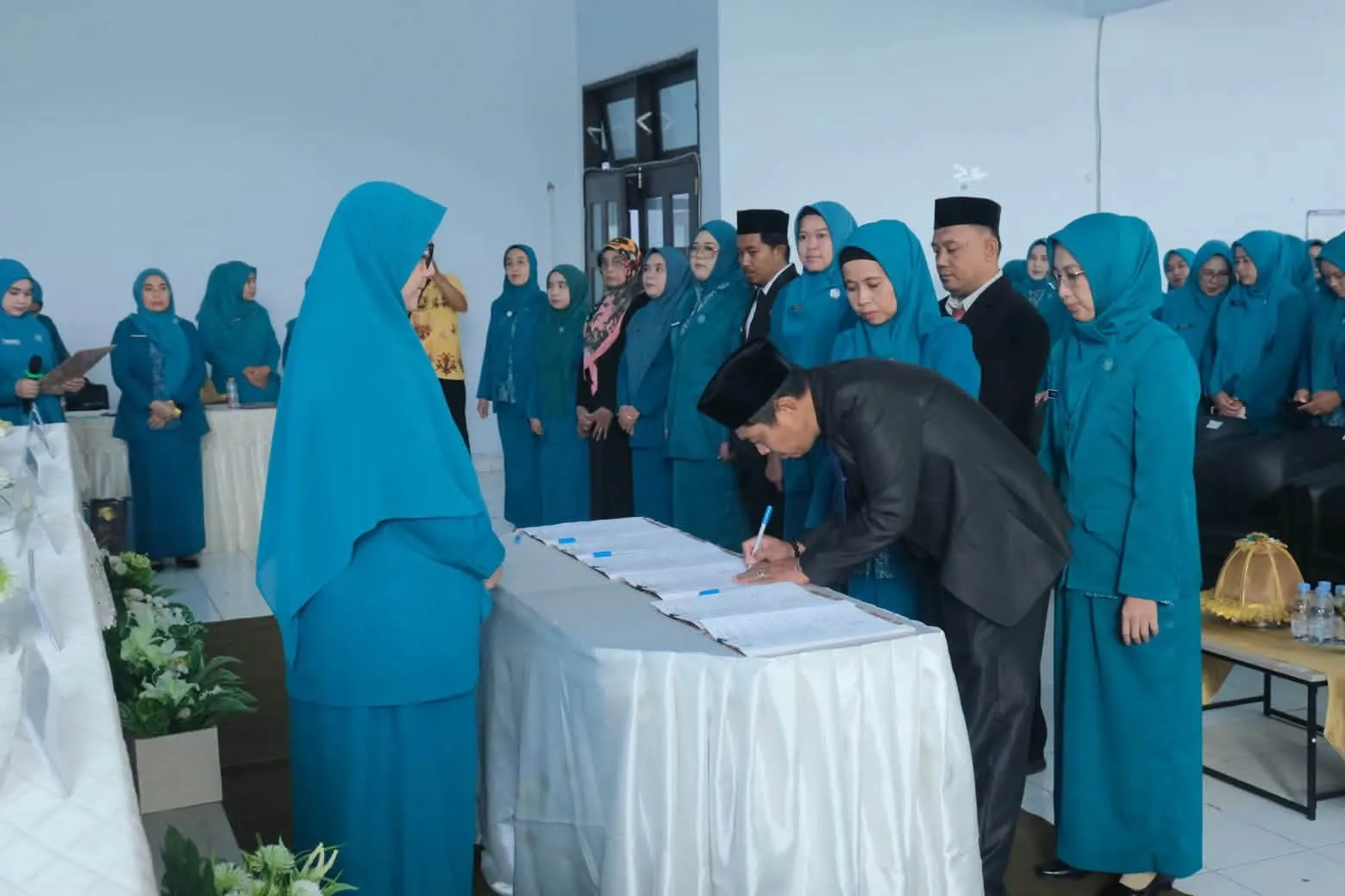 Ny Suarni Suwardi Lantik Enam Ketua TP PKK Kecamatan