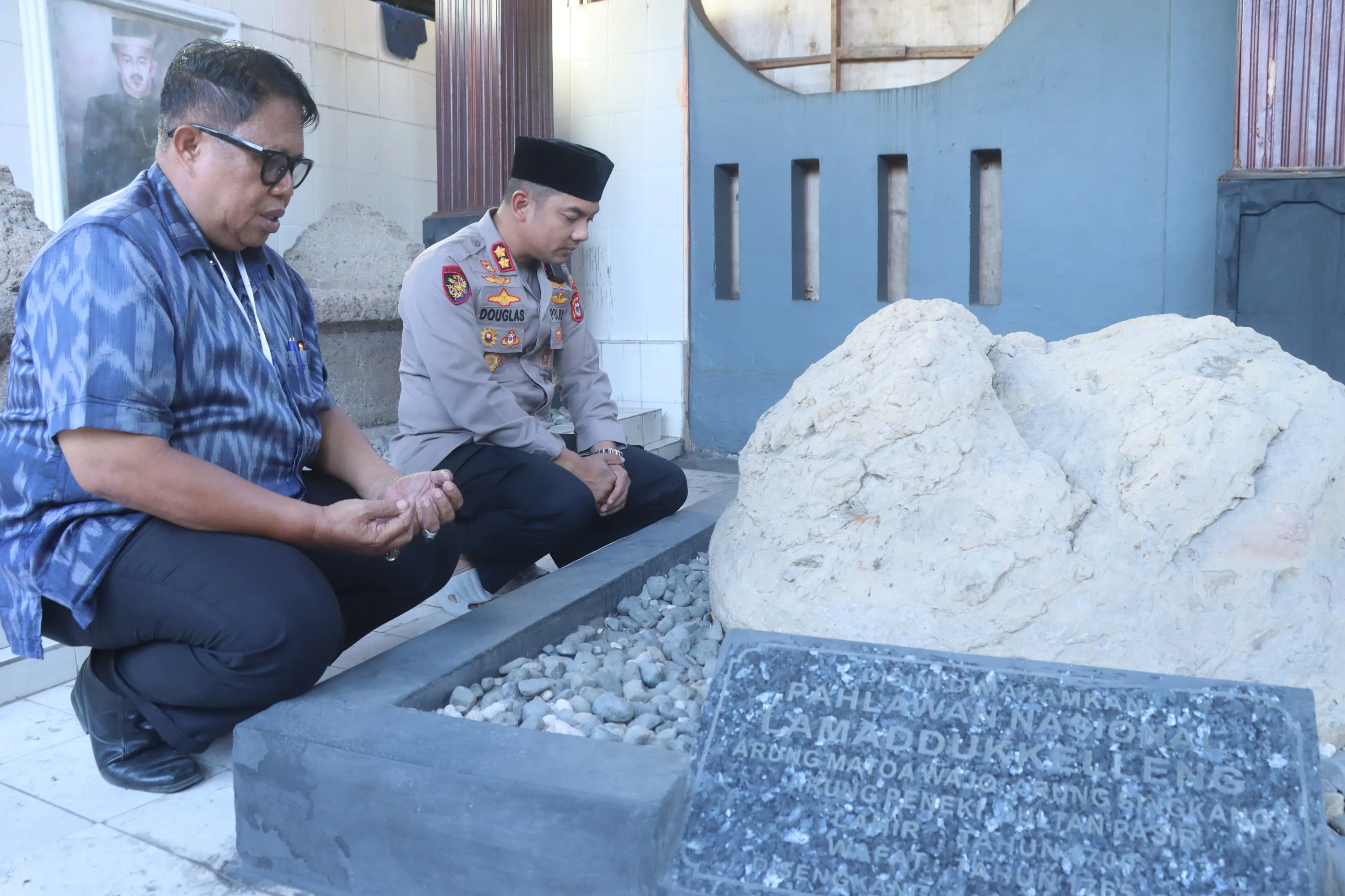 Kapolres Wajo Ziarah ke Makam La Maddukkelleng, Tegaskan Komitmen Mengabdi untuk Tanah Wajo