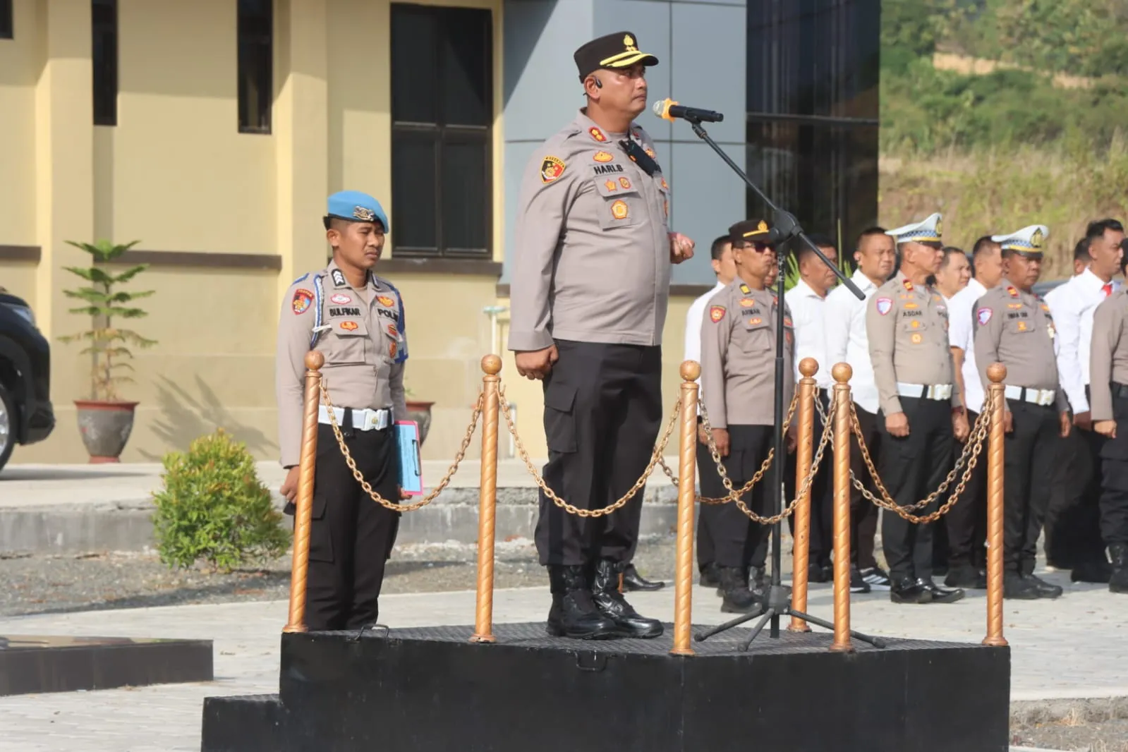 Apel Perdana Senin, Kapolres Soppeng Tekankan Pelayanan Tanpa Mempersulit Masyarakat