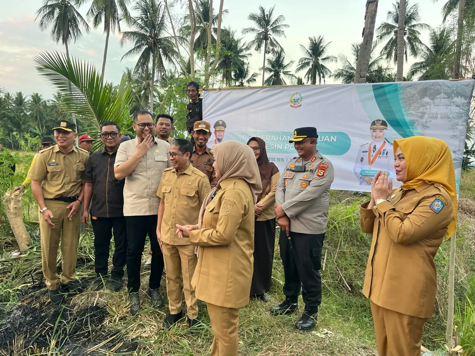 Kapolres Soppeng Hadiri Penyerahan 10 Paket Mesin Pompa Air bagi Kelompok Tani di Desa Ganra