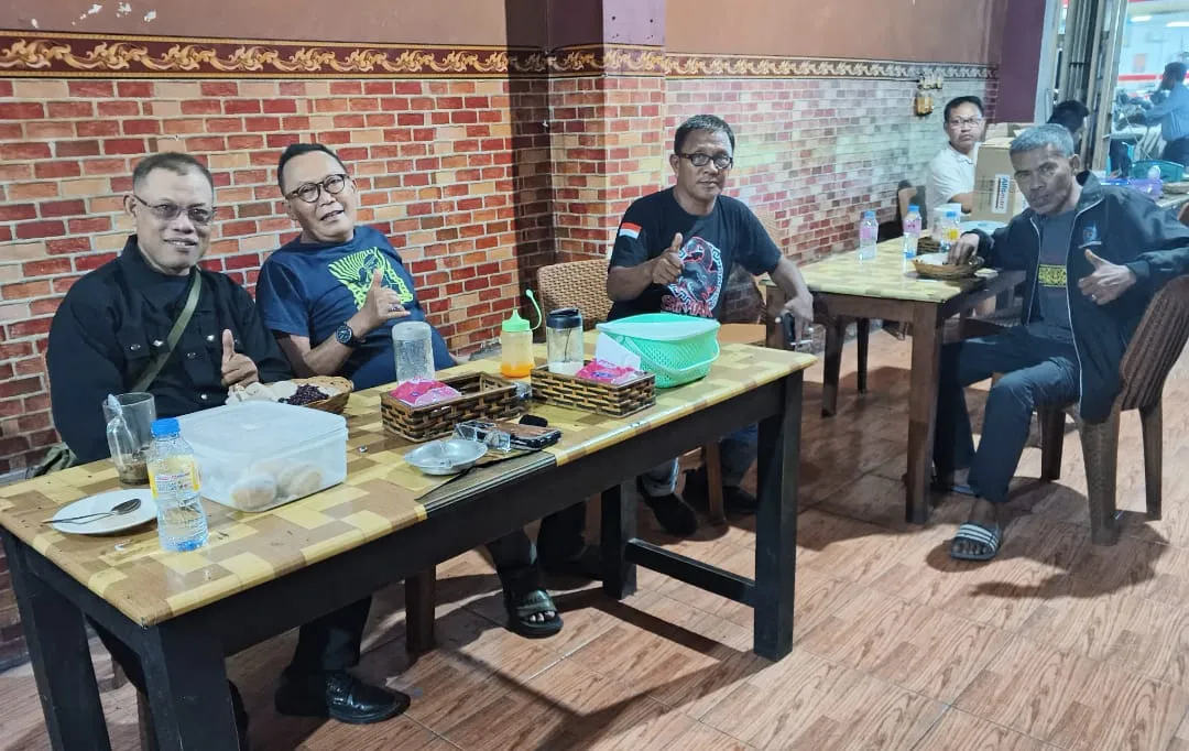 Kebersamaan di Warkop Olleng, Doa dan Harapan untuk Ultah ke-51 Ketua PWI Soppeng